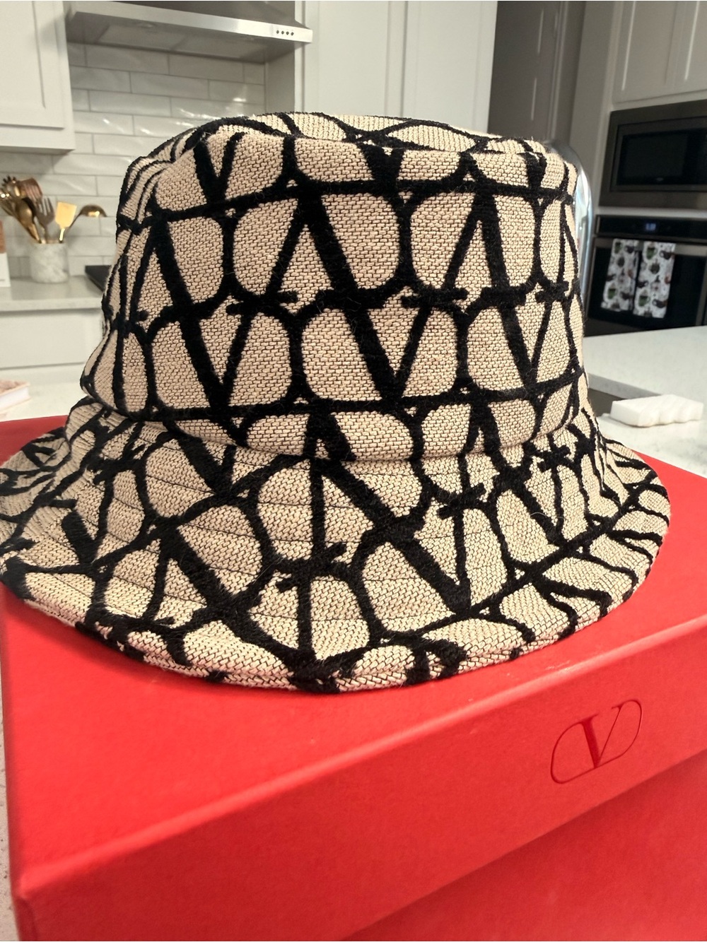 Woman’s Valentino bucket hat